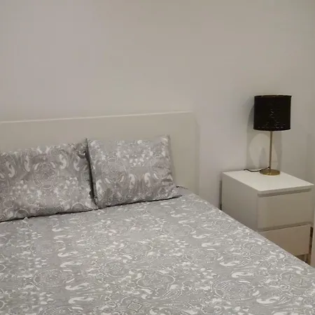 Ajuda - Tram Line Apartment *